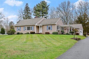 501 Lambert Rd in Orange, CT - Building Photo