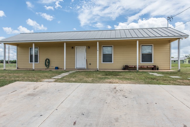 RIGTOWN ESTATES in Pearsall, TX - Foto de edificio - Building Photo