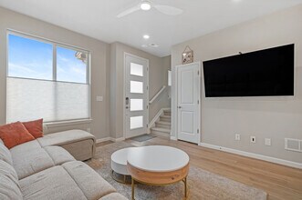 1837 S Poplar Ct in Denver, CO - Foto de edificio - Building Photo