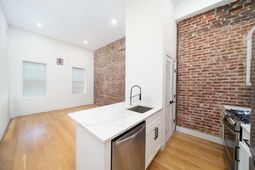 25 Corbin Ave in Jersey City, NJ - Building Photo
