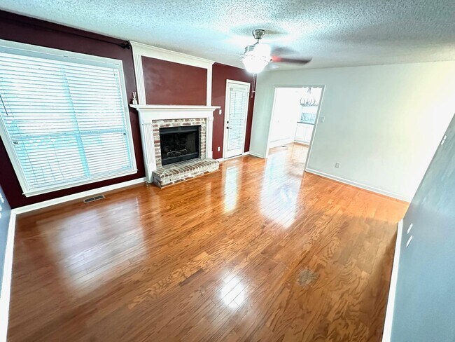 2717 Creekside Dr in Little Rock, AR - Foto de edificio - Building Photo