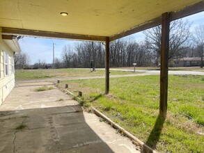 6493 E State Hwy C in Strafford, MO - Foto de edificio - Building Photo