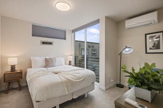 8839 Midvale Ave N in Seattle, WA - Foto de edificio - Building Photo