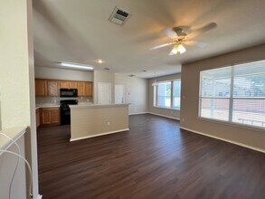 1826 Thompson Trail in Round Rock, TX - Foto de edificio - Building Photo