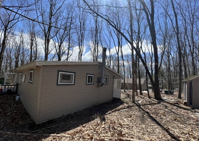 2208 Linden Ln in East Stroudsburg, PA - Building Photo - Building Photo