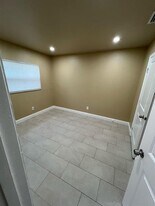 10106 N 10th St in Tampa, FL - Building Photo