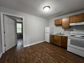 2413 S Fraser St, Unit 1 Bedroom in Georgetown, SC - Building Photo - Building Photo