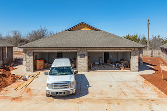 RedBud Villa #2 in Oklahoma City, OK - Building Photo - Building Photo