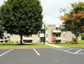 Village Terrace Apartment Homes in Cortland, NY - Foto de edificio - Building Photo