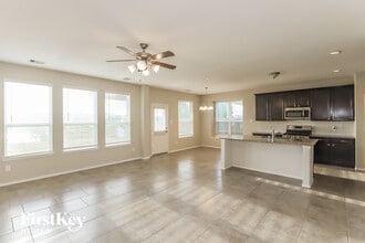 5010 Naples Grove Ln in Rosharon, TX - Foto de edificio - Building Photo