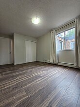 12403 Lansdowne Dr NW in Edmonton, AB - Building Photo - Building Photo
