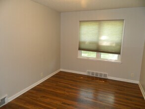 1145 65th St in Windsor Heights, IA - Building Photo - Building Photo