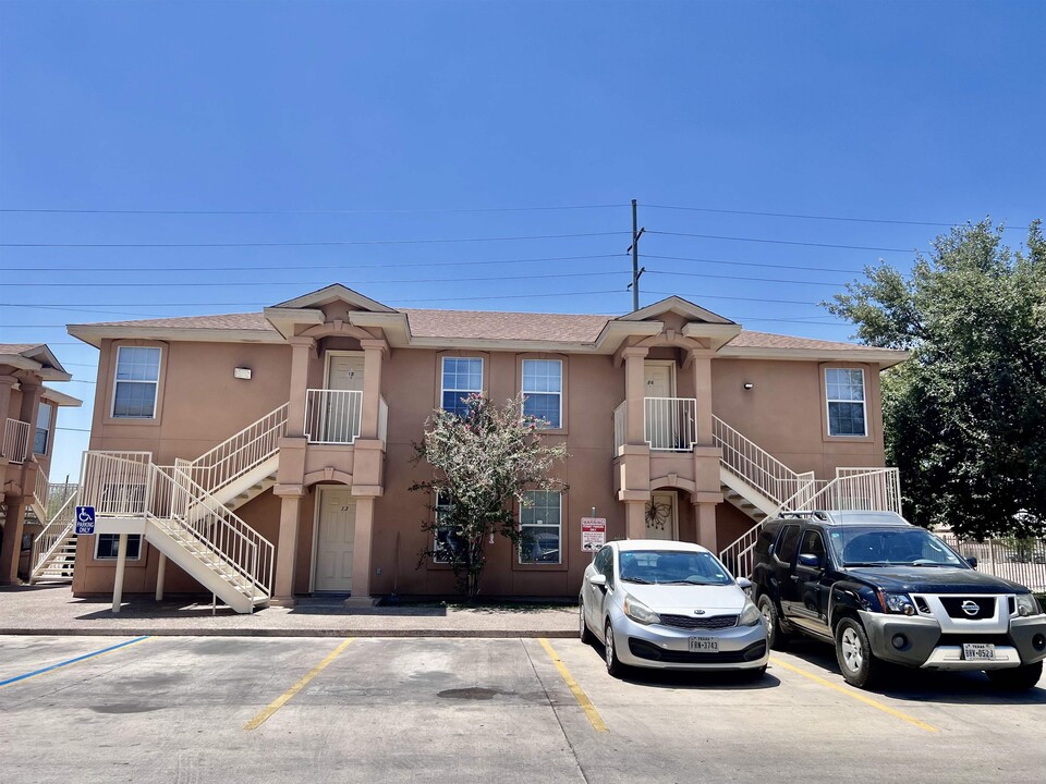 419 W Eistetter St in Laredo, TX - Building Photo