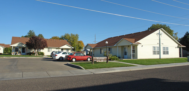 Hillcrest Apartments in Ontario, OR - Building Photo - Building Photo