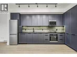 3075 Murray St in Port Moody, BC - Building Photo - Building Photo