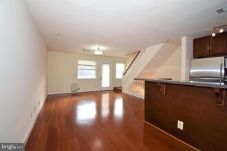 5821 Inman Park Cir in Rockville, MD - Building Photo - Building Photo