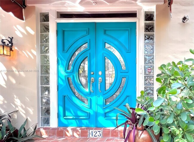 property at 423 Alcazar Ave