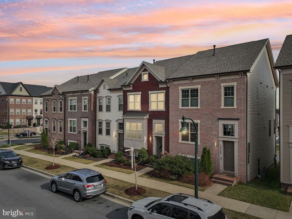 13706 Petrel St in Clarksburg, MD - Building Photo