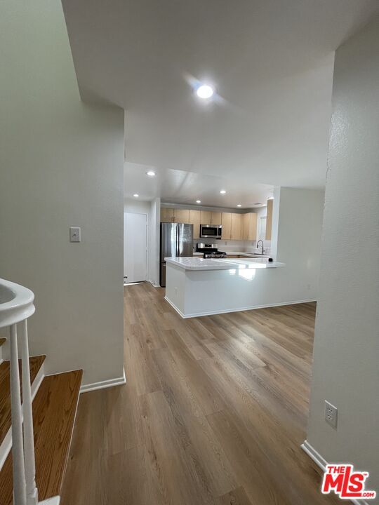 121 Cancion Way in Los Angeles, CA - Building Photo - Building Photo