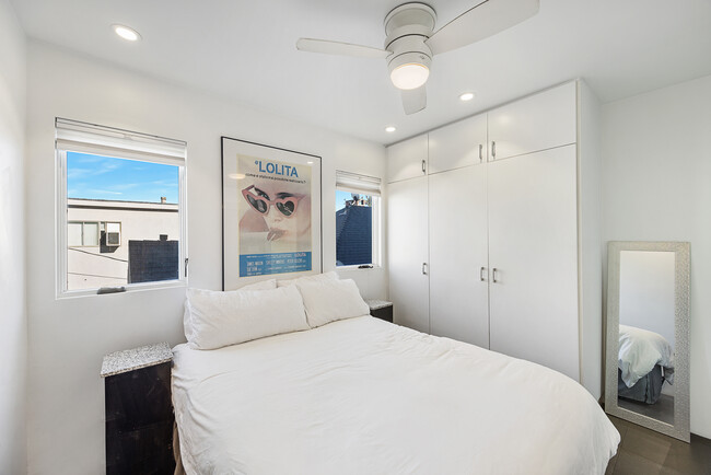 11 24th Ave, Unit 2 in Venice, CA - Building Photo - Building Photo