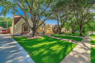 915 Stewart Dr in Dallas, TX - Building Photo - Building Photo