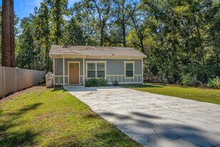 15 Arapaho Trail in Crawfordville, FL - Building Photo