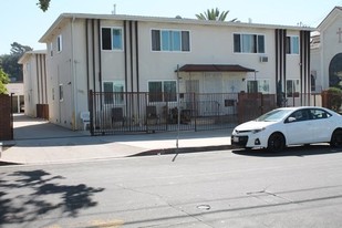 1620-1622 1/2 N Alexandria Ave in Los Angeles, CA - Foto de edificio - Building Photo