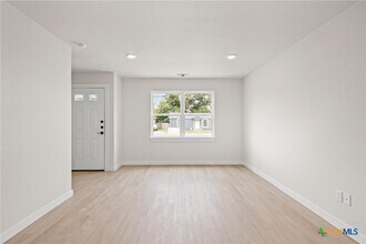 1204 Martin Luther King Jr Ln in Temple, TX - Foto de edificio - Building Photo