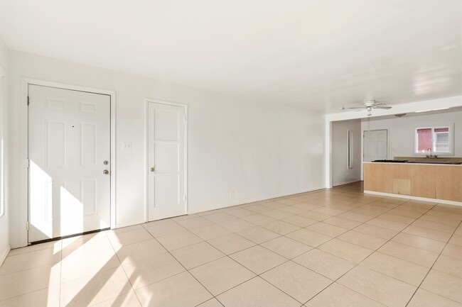 1405 S Broadway, Unit 4 in Santa Ana, CA - Building Photo - Building Photo