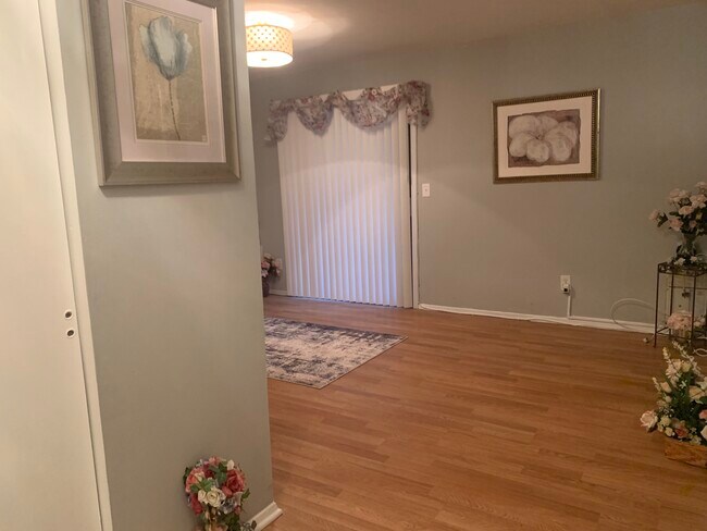 20 Delar Pkwy, Unit 405 in Franklin Township, NJ - Building Photo - Building Photo