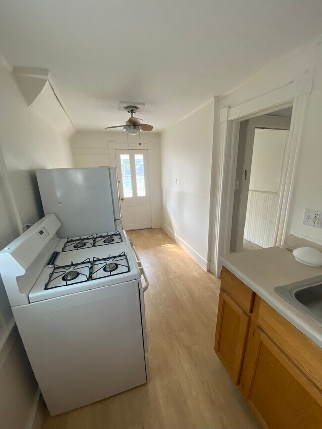 340 15th Ave NE, Unit 2nd floor in Minneapolis, MN - Foto de edificio - Building Photo