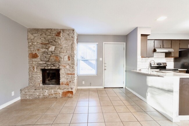 4431 Whispering Valley Dr in Austin, TX - Building Photo - Building Photo