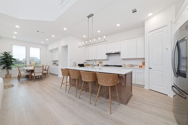 property at 24711 Hibiscus Gdn Wy