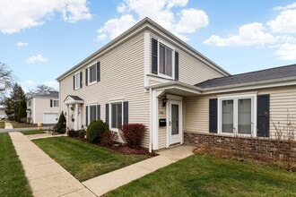 1481 Quaker Ln in Prospect Heights, IL - Foto de edificio - Building Photo