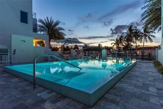 221 Shore Ct in Lauderdale-by-the-Sea, FL - Building Photo - Building Photo