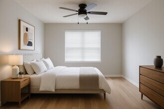 8050 N Nob Hill Rd in Tamarac, FL - Building Photo - Building Photo