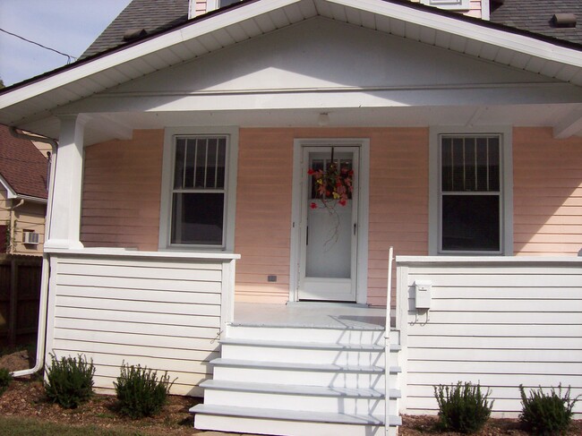 1859 Evergreen Ave in Alton, IL - Building Photo - Building Photo