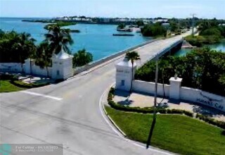 300 Duck Key Dr in Duck Key, FL - Building Photo - Building Photo