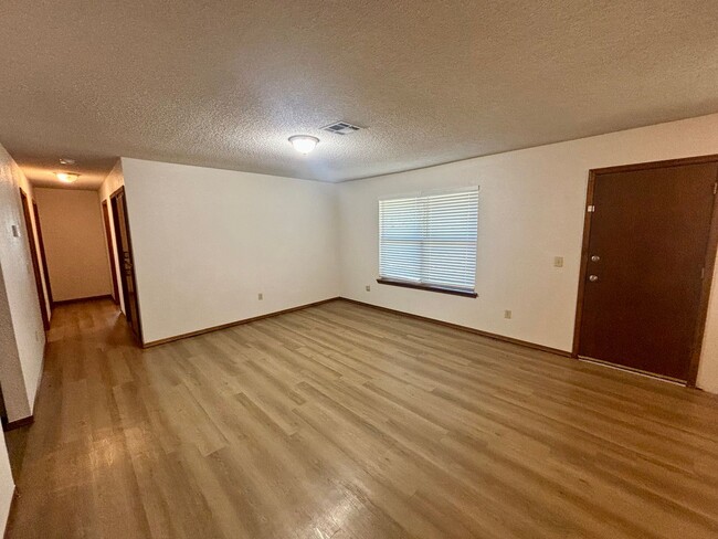 725 Briarwood Dr in Midwest City, OK - Building Photo - Building Photo