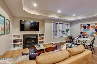 528 W Cornelia Ave in Chicago, IL - Building Photo - Building Photo