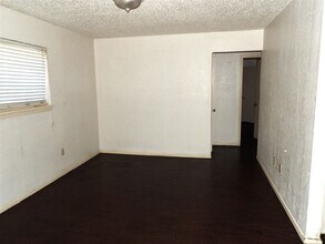 6405 NW Oak Ave in Lawton, OK - Building Photo - Building Photo