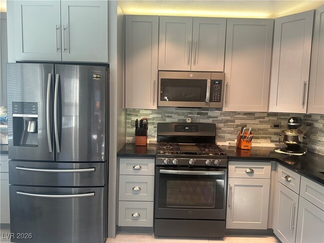 820 Bergamont Dr in Henderson, NV - Building Photo - Building Photo