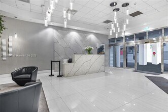 1200 Brickell Bay Dr, Unit 4009 in Miami, FL - Building Photo - Building Photo