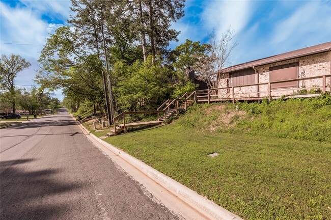 514 Hickory Dr