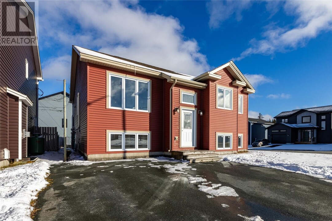 2 Bulrush Ave in St John's, NL - Building Photo