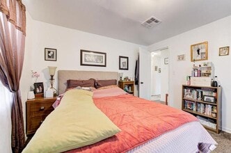 840 NW 44th St in Oklahoma City, OK - Foto de edificio - Building Photo