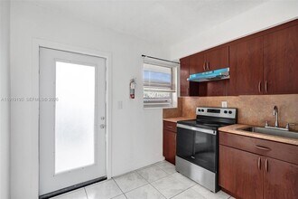 29 SW 8th Ave in Dania Beach, FL - Building Photo - Building Photo