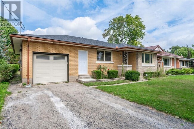 62 Sandra Ave in Kitchener, ON - Building Photo - Building Photo