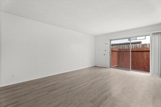 1236 McClellan Dr in Los Angeles, CA - Building Photo - Building Photo