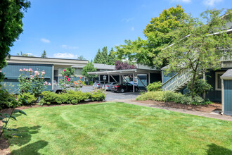 Centennial Apartments in Springfield, OR - Foto de edificio - Building Photo